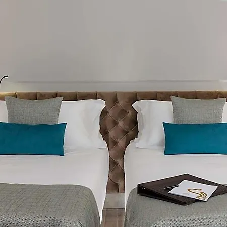 Hotell La 4*
