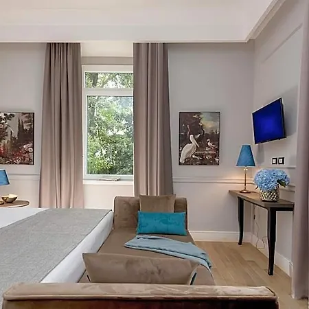 Hotell La 4*